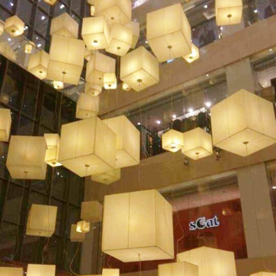 阛阓中庭吊饰