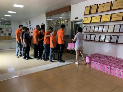 浓情端午，“粽”享欢喜！亿万先生科技为员工发放节日福利