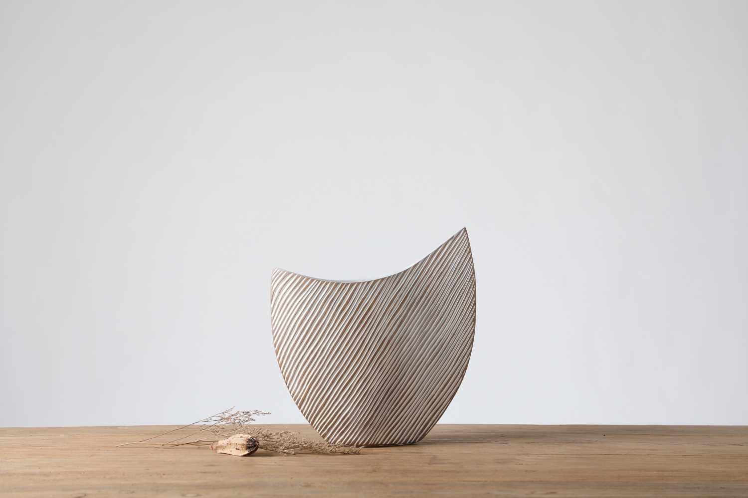 Simple Modern Resin Craft Vase Unique Shape Decorative Vases For Home Hotel Restaurant Decoration