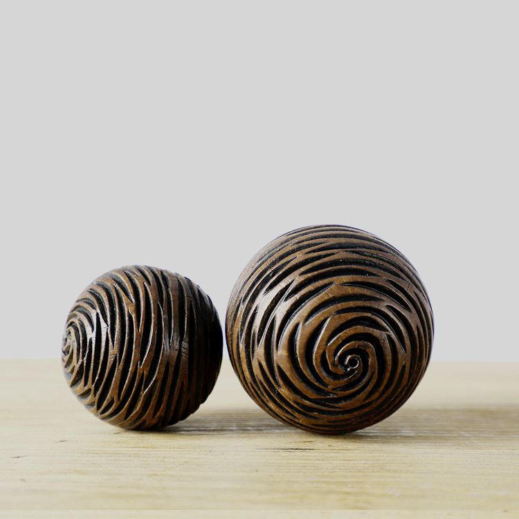 Hotel Decoration Carved Ball Shape Handmade Folk Resin Artificial Craft and Resin Tray
