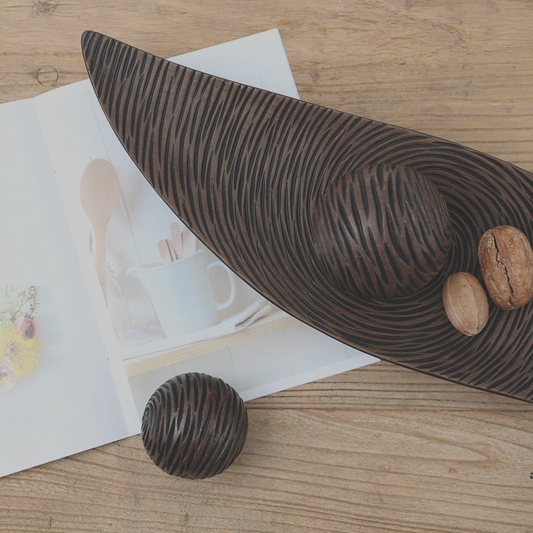 Hotel Decoration Carved Ball Shape Handmade Folk Resin Artificial Craft and Resin Tray