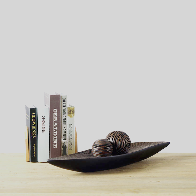 Hotel Decoration Carved Ball Shape Handmade Folk Resin Artificial Craft and Resin Tray