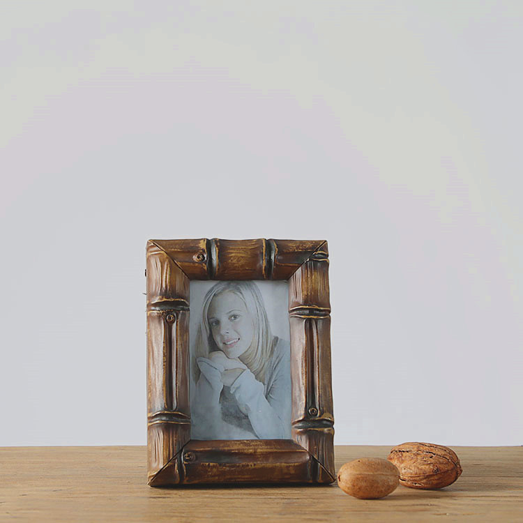 American style Eco-friendly Decorative Crafts Wholesale Custom Resin Photo Frame