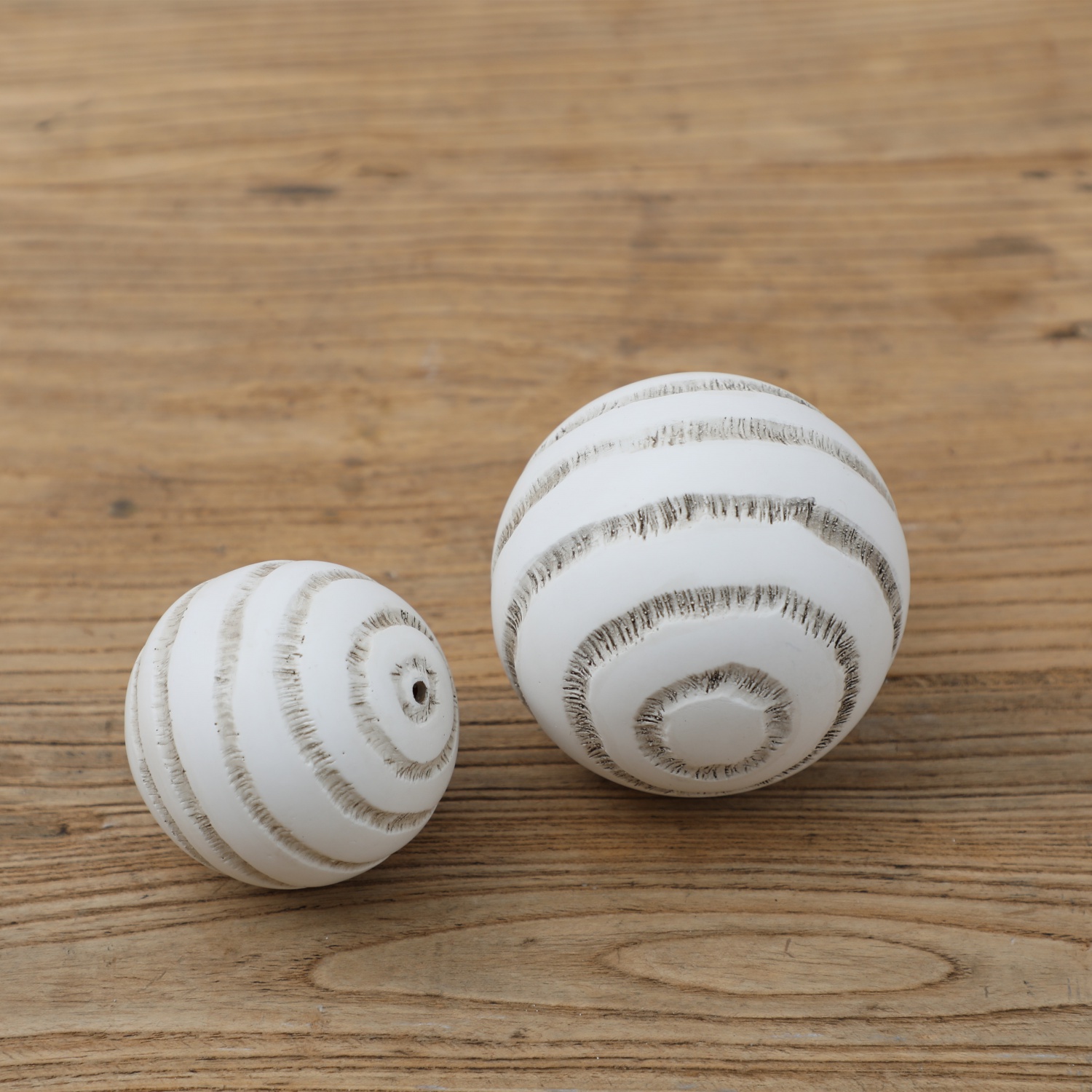 wholesale Home Decoration Craft Tray Ornament resin Plate With Ball