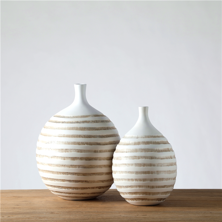 Wholesale modern line carved Ball shape matt small resin vase