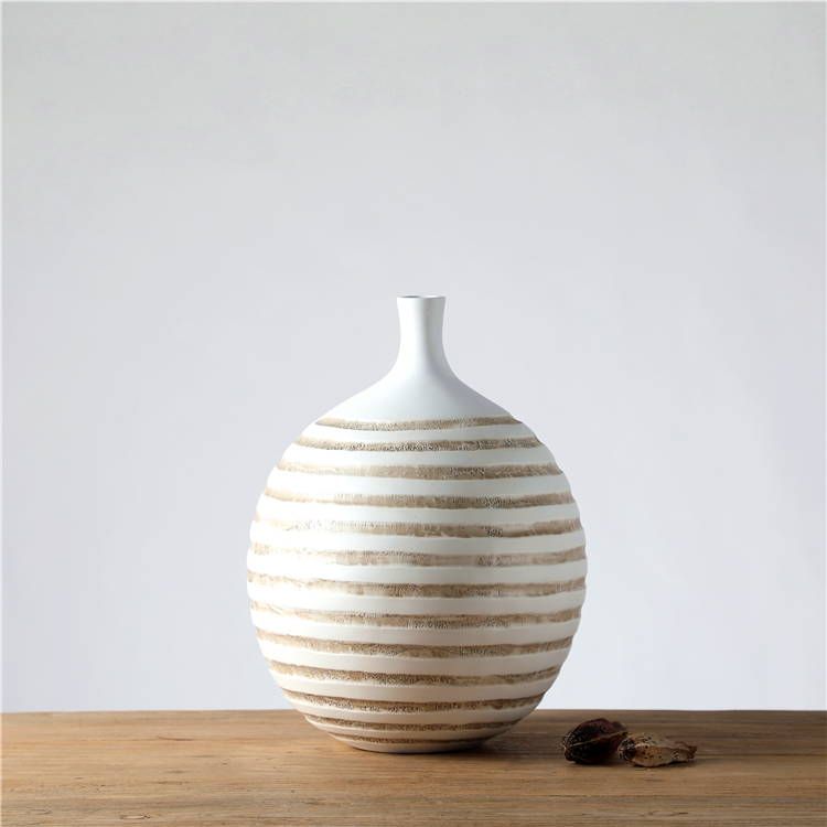 Wholesale modern line carved Ball shape matt small resin vase