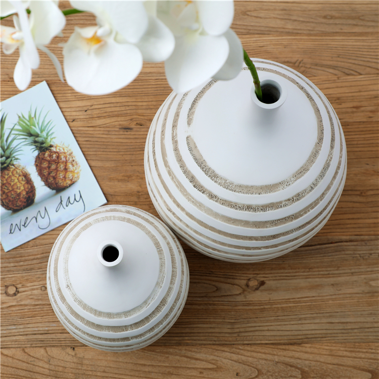 Wholesale modern line carved Ball shape matt small resin vase