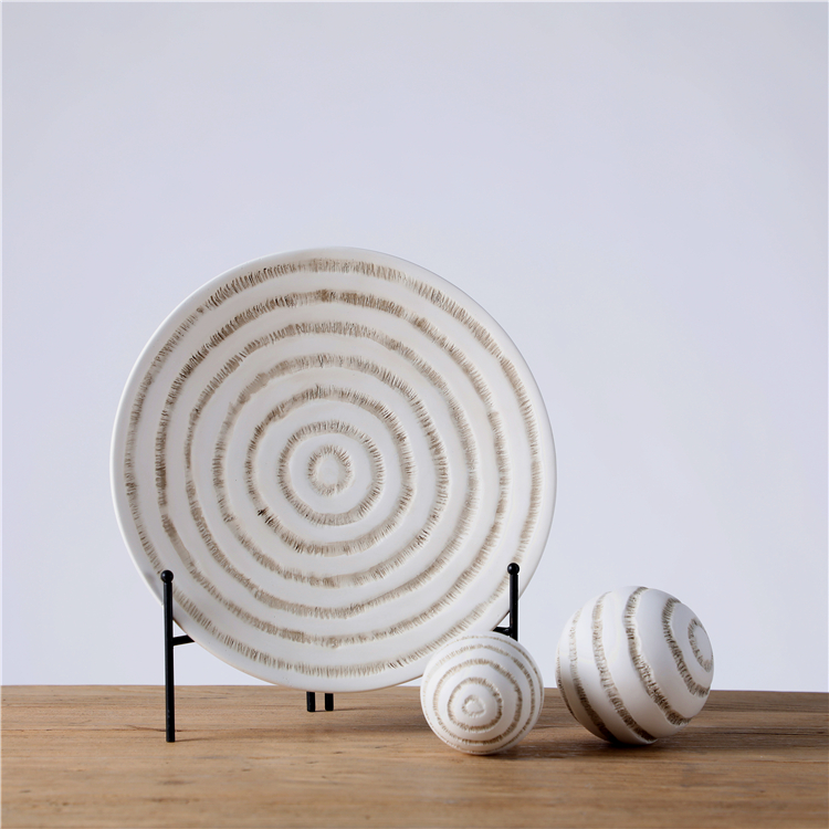 wholesale Home Decoration Craft Tray Ornament resin Plate With Ball