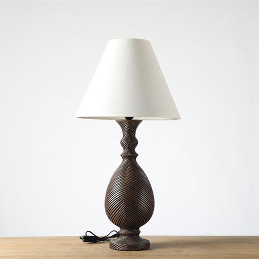 Wholesale Italian design high-end modern polyresin desk lamp home decorative table lamp for home hotel decor