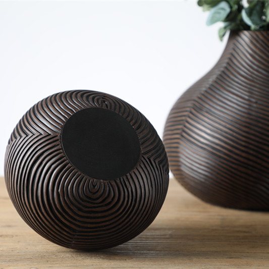 OEM European Style Decorative Ethnic Carved Brown Table Centre Pieces vase