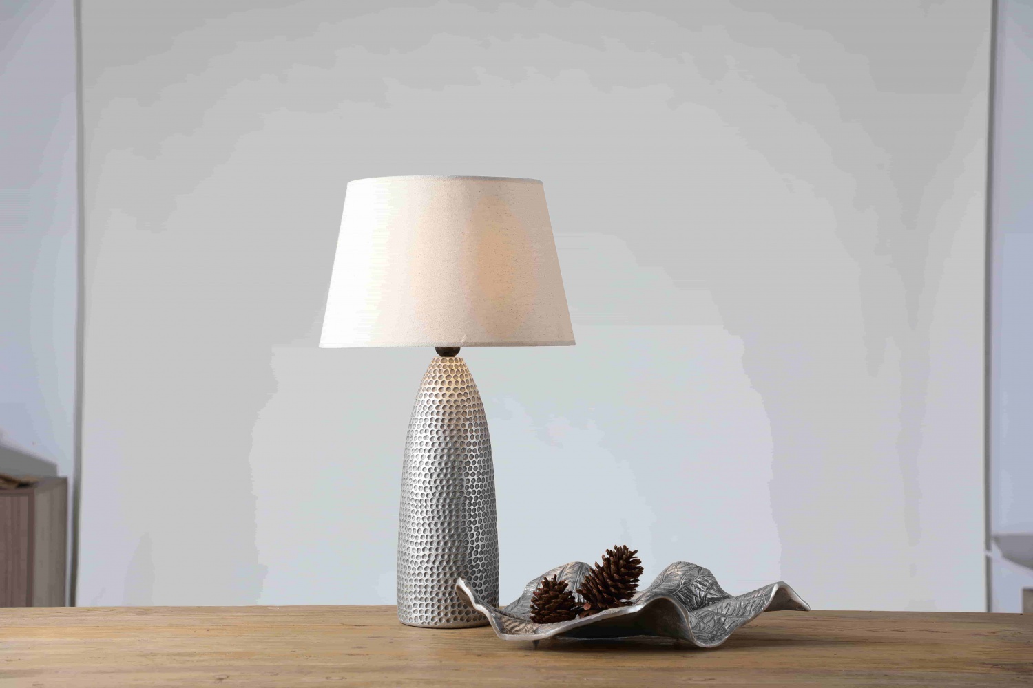 Wholesale high quality warm white light eye protection learning table lamp reading desk lamp for nordic style home furniture