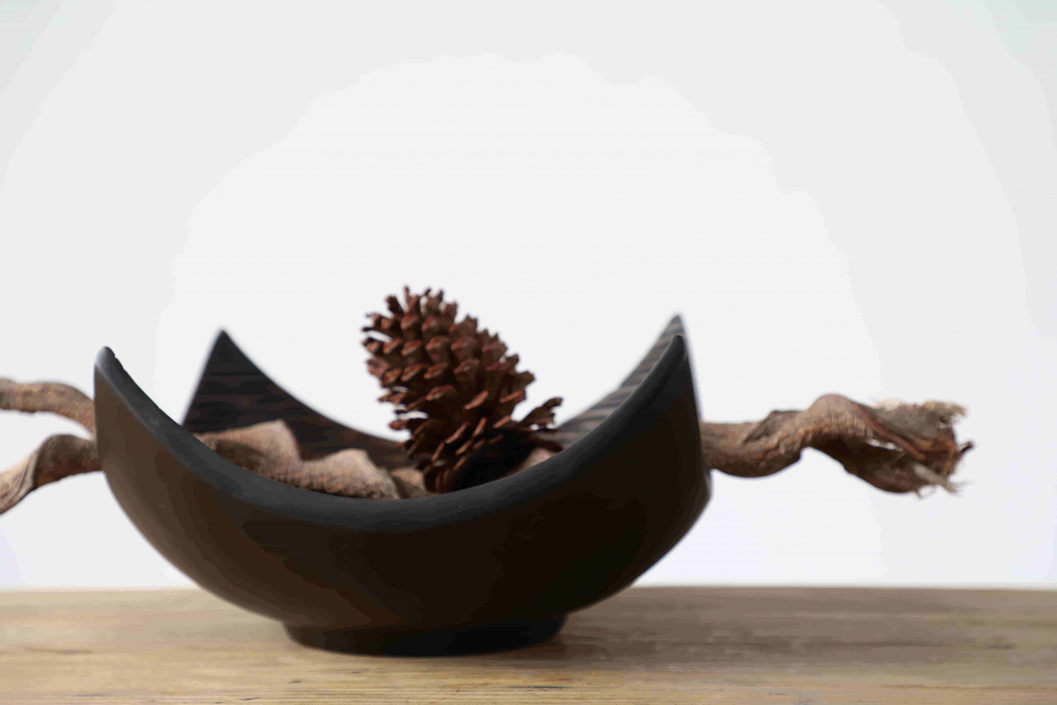 Hot Selling Handmade Craft Nordic Style Ornament Resin Tray With Ball For Wedding