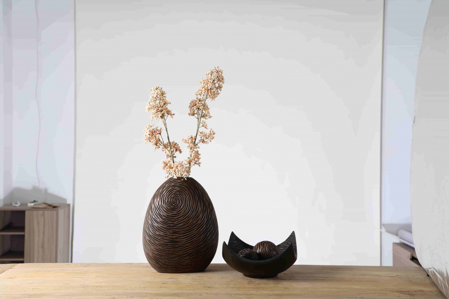 Hot Selling Handmade Craft Nordic Style Ornament Resin Tray With Ball For Wedding