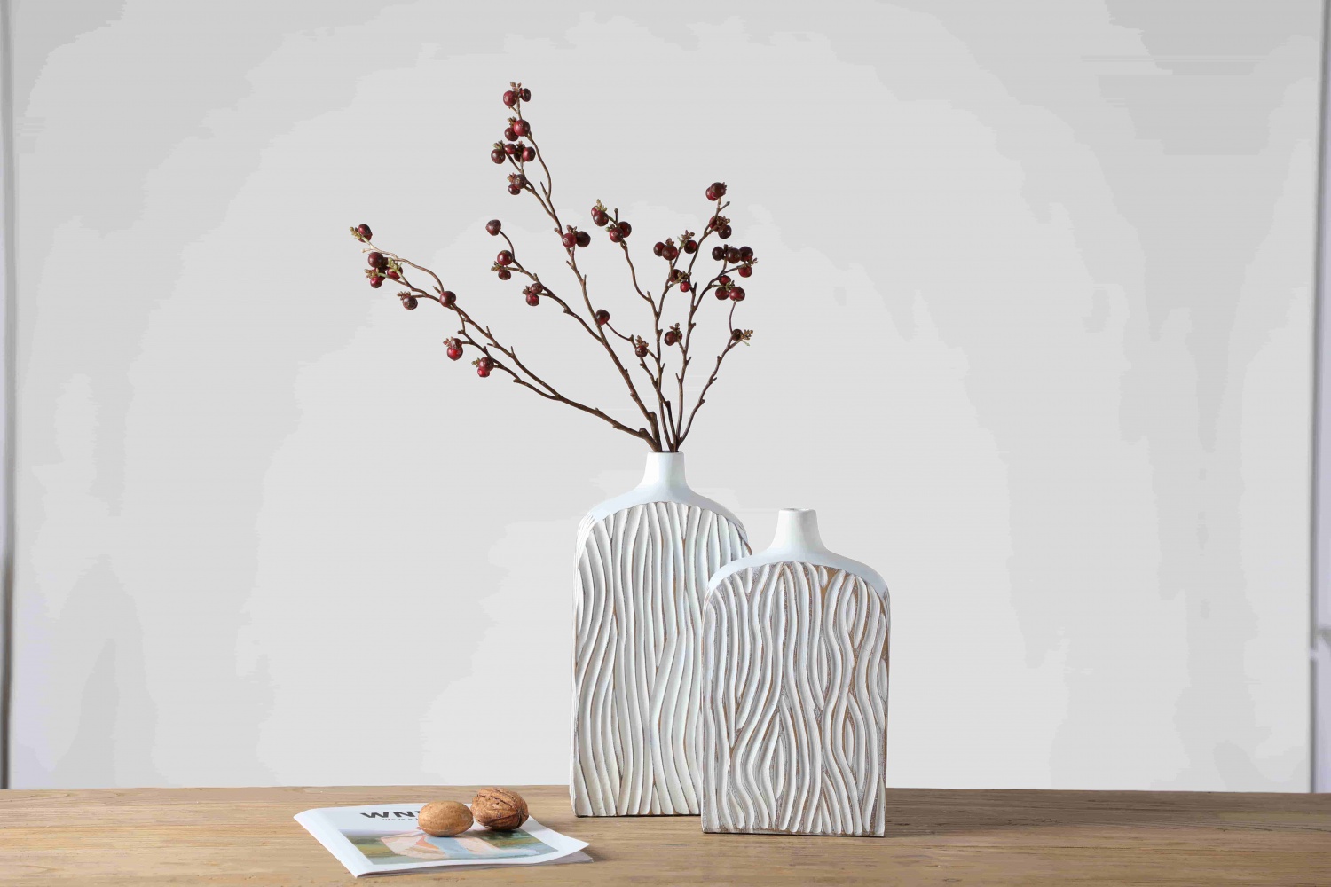 Creative Design Nordic Home Decoration White Vases Modern Luxury Wedding Decor Tabletop Resin Flower Vase