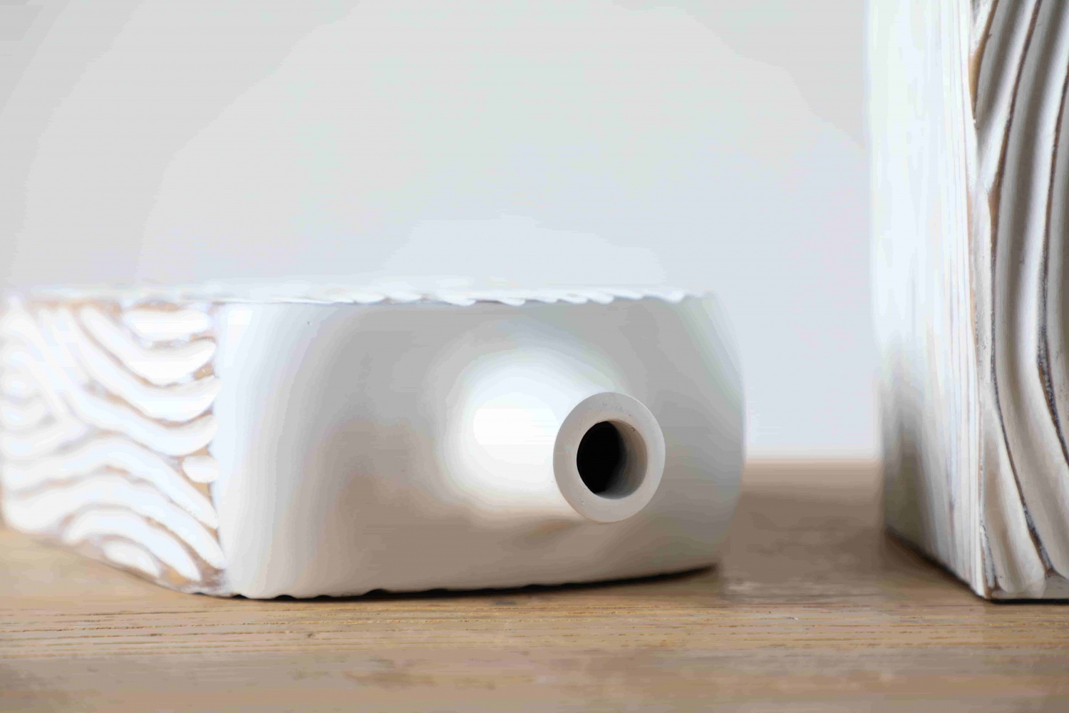 Creative Design Nordic Home Decoration White Vases Modern Luxury Wedding Decor Tabletop Resin Flower Vase