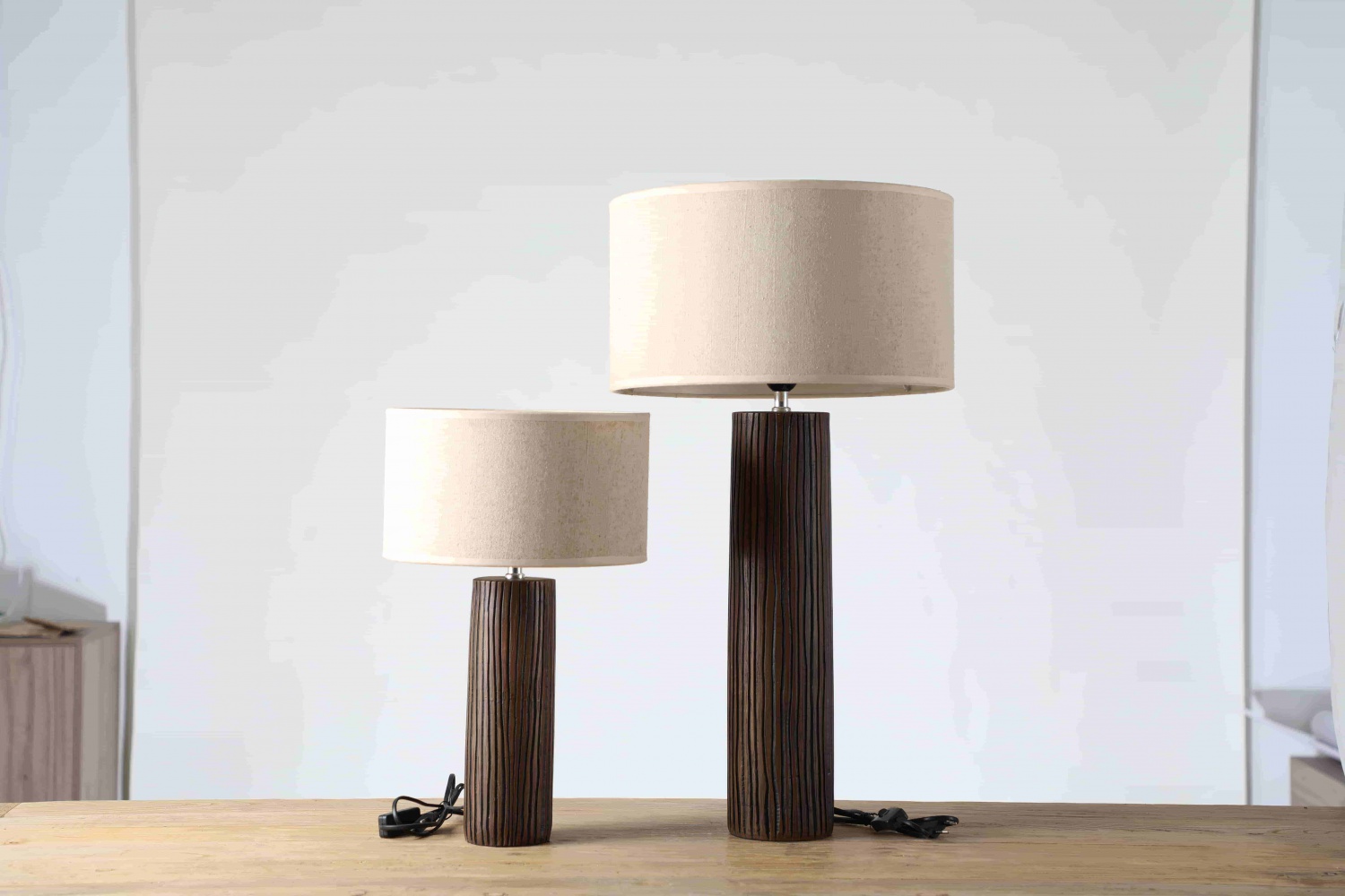 Hot Selling contemporary living room decorative antique bedside lamps / resin table lamp