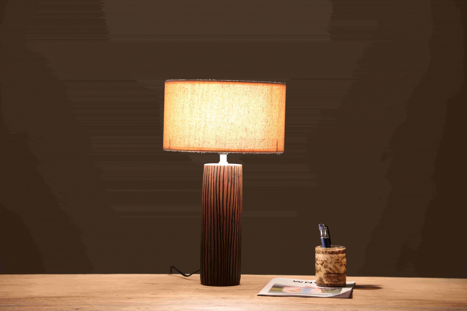 Hot Selling contemporary living room decorative antique bedside lamps / resin table lamp