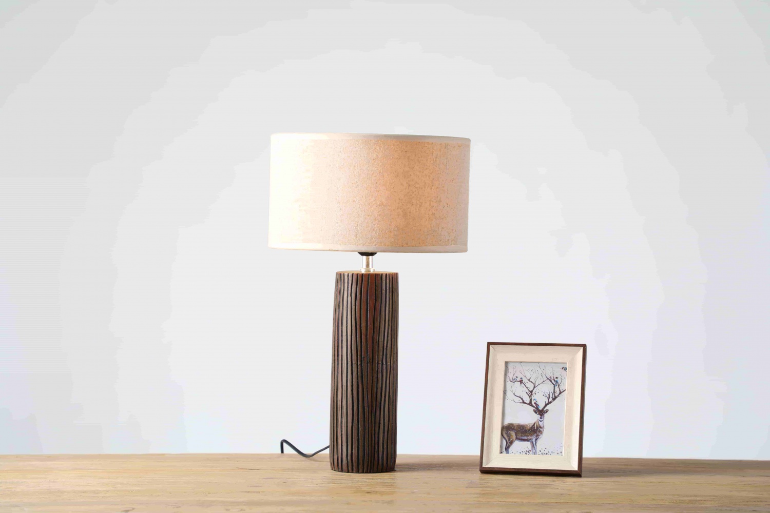 Hot Selling contemporary living room decorative antique bedside lamps / resin table lamp