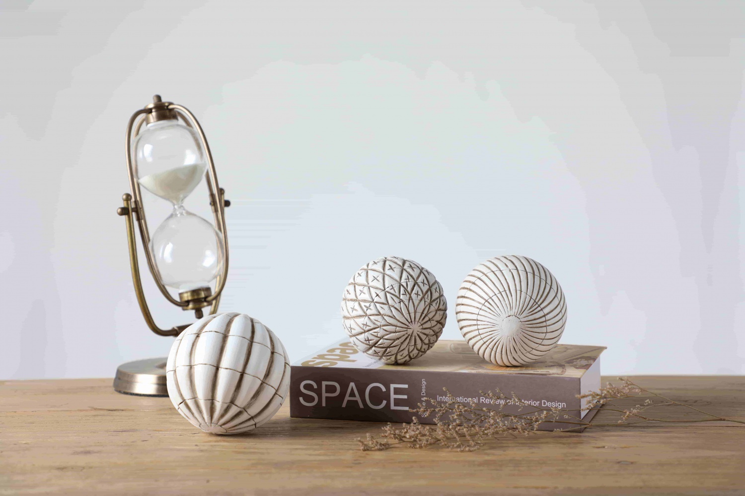 Clean-cut Resin Family Bedroom Delicate Balls Ornaments Artificial Crafts