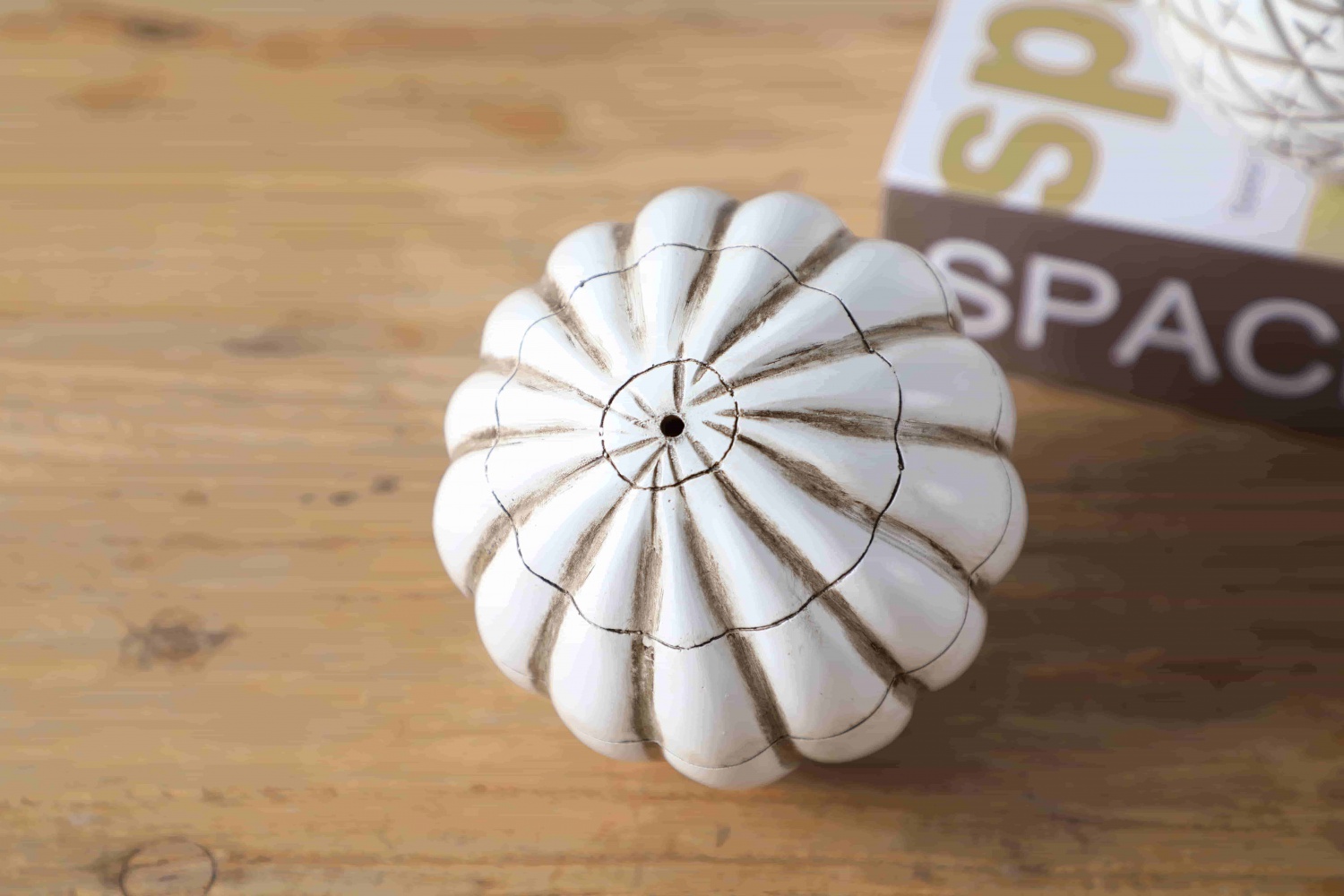 Clean-cut Resin Family Bedroom Delicate Balls Ornaments Artificial Crafts