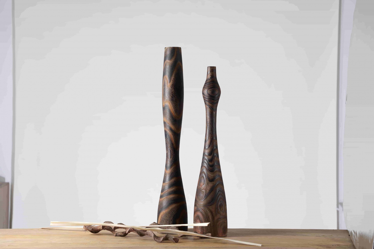 New Design Slender Decorative Polyresin Flower Vase Tall Floor Vase For Living Decoration