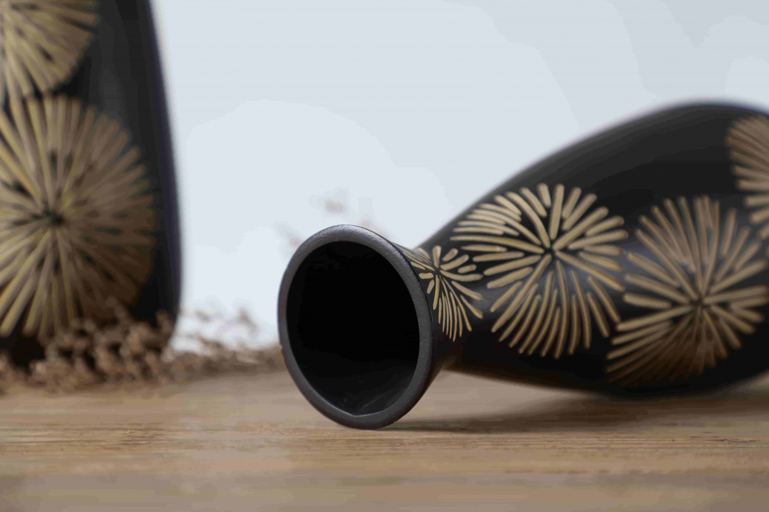 Excellent Black Handmade Designs Home Table Top Decor China Vase Flower Vases with Holes