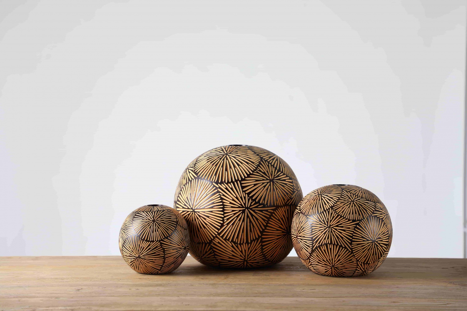 Modern Unique Nordic Decoration Tall Vase Luxury decoration Ball Shape Resin Flower Vase