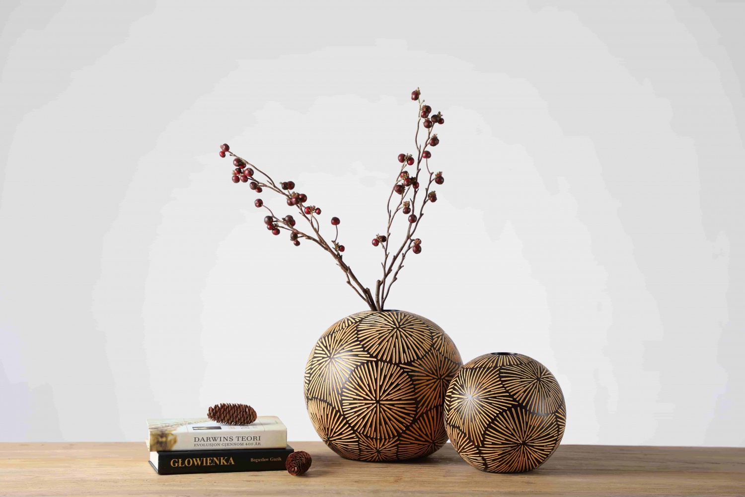 Modern Unique Nordic Decoration Tall Vase Luxury decoration Ball Shape Resin Flower Vase