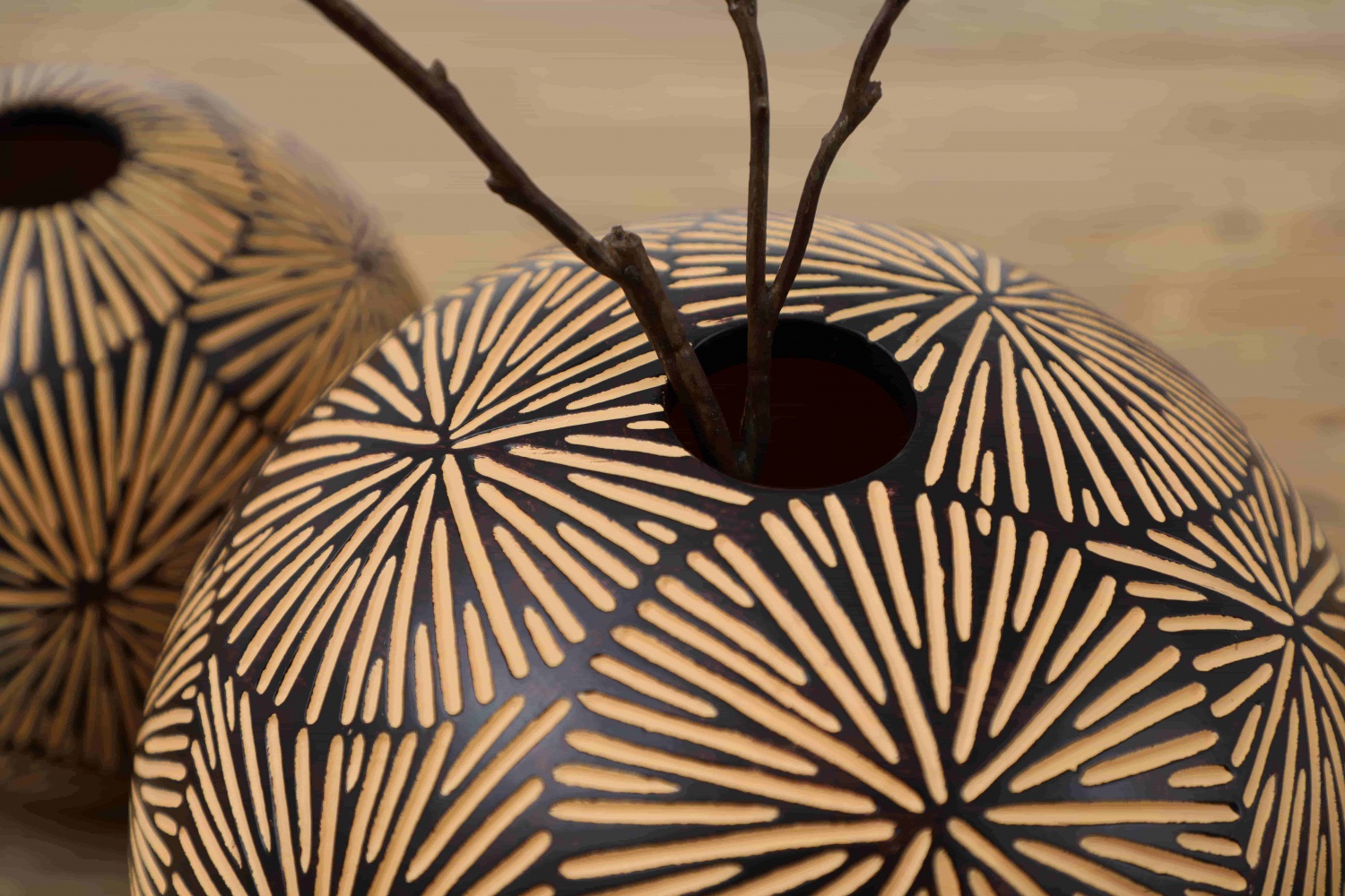 Modern Unique Nordic Decoration Tall Vase Luxury decoration Ball Shape Resin Flower Vase