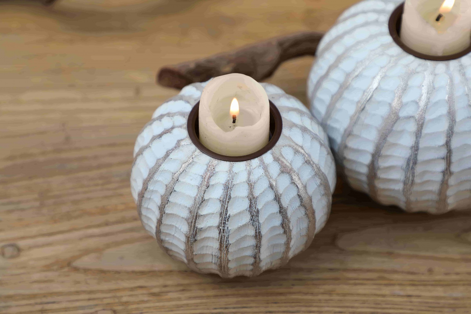 Set Of Room Decoration Things 2 Screw Thread Resin Candle Holder With Polyresin Plate