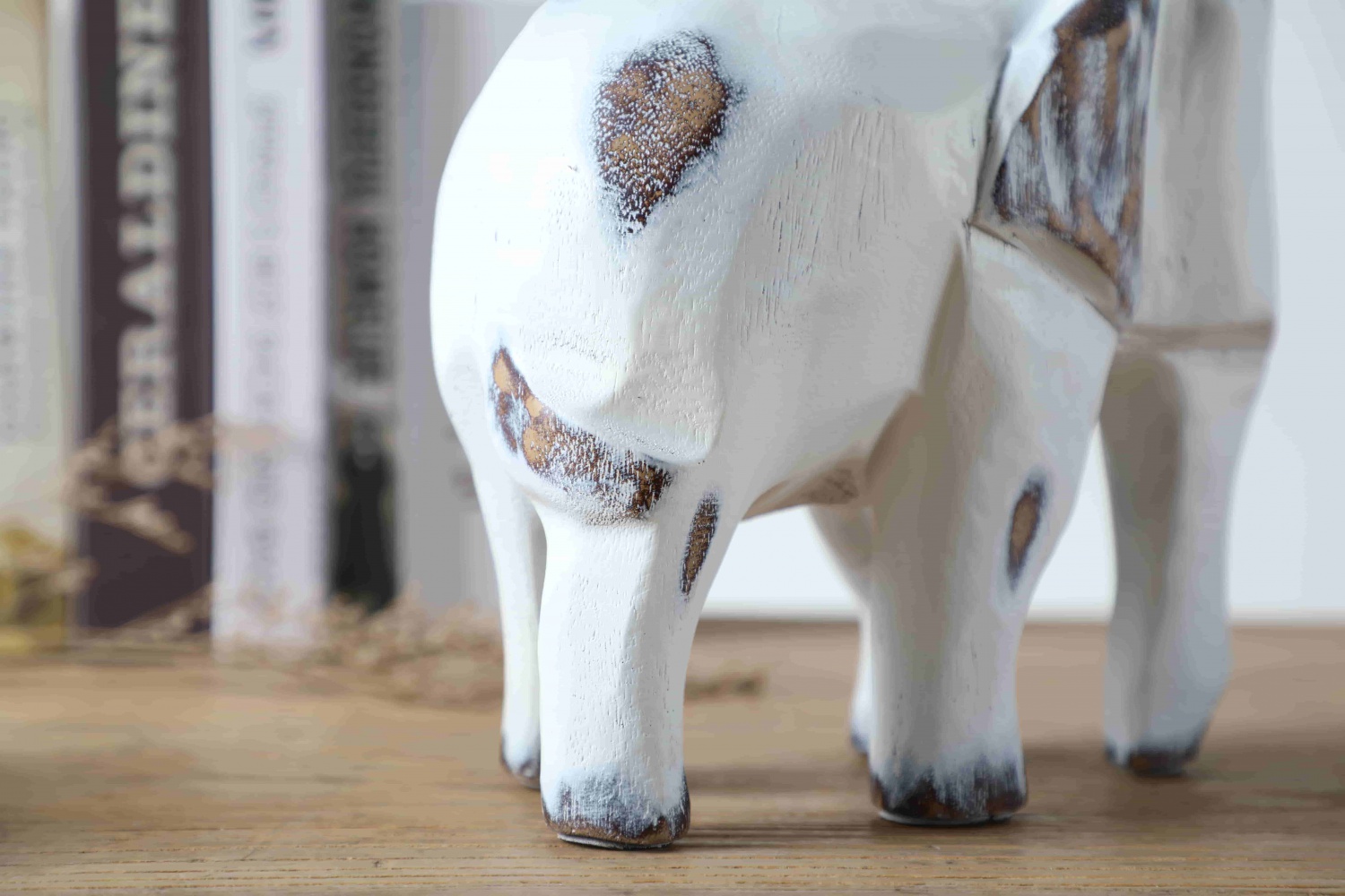 Exquisite Resin Animal Elephant Figurine For Home Decoration