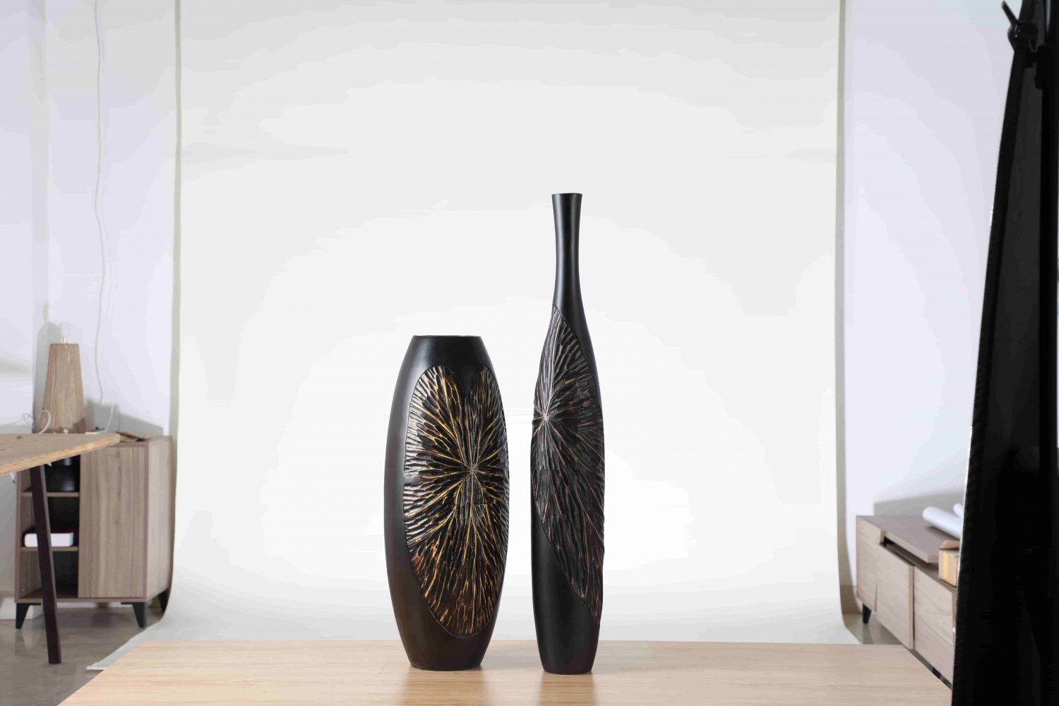 Hot Sale Embossed Textured Black Flower Vase Handmade Resin Tall Vase For Home Decor