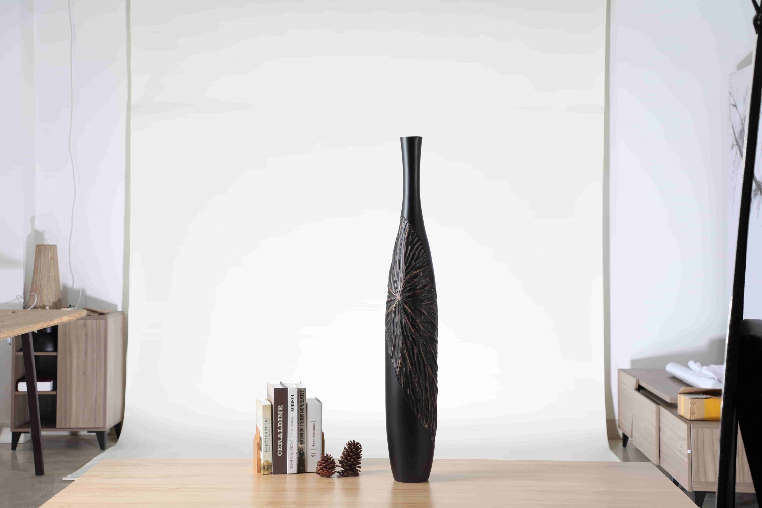 Hot Sale Embossed Textured Black Flower Vase Handmade Resin Tall Vase For Home Decor