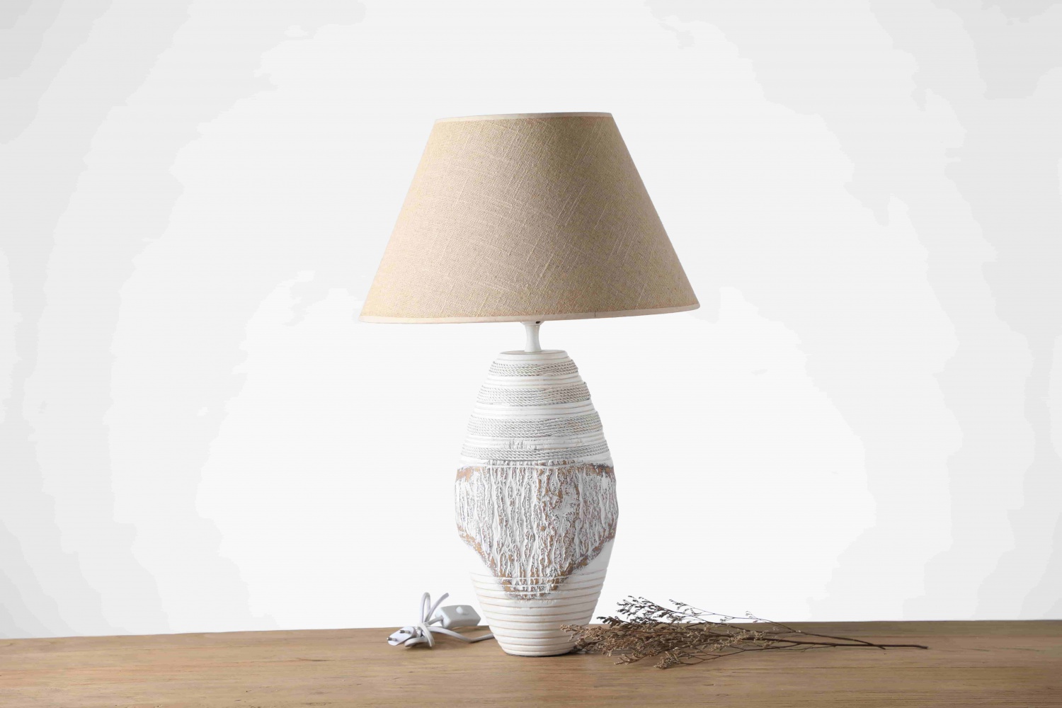 Wholesale high quality resin material desk lamp exquisite home artwork nordic style table lamp for reading room