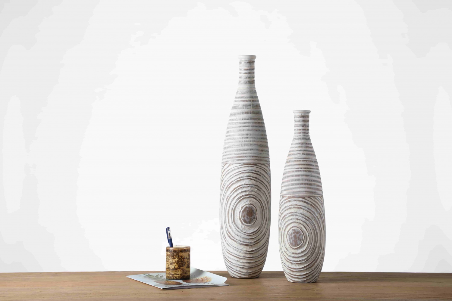 Eco-friendly polyresin ornament white home decor Vase luxury modern vase