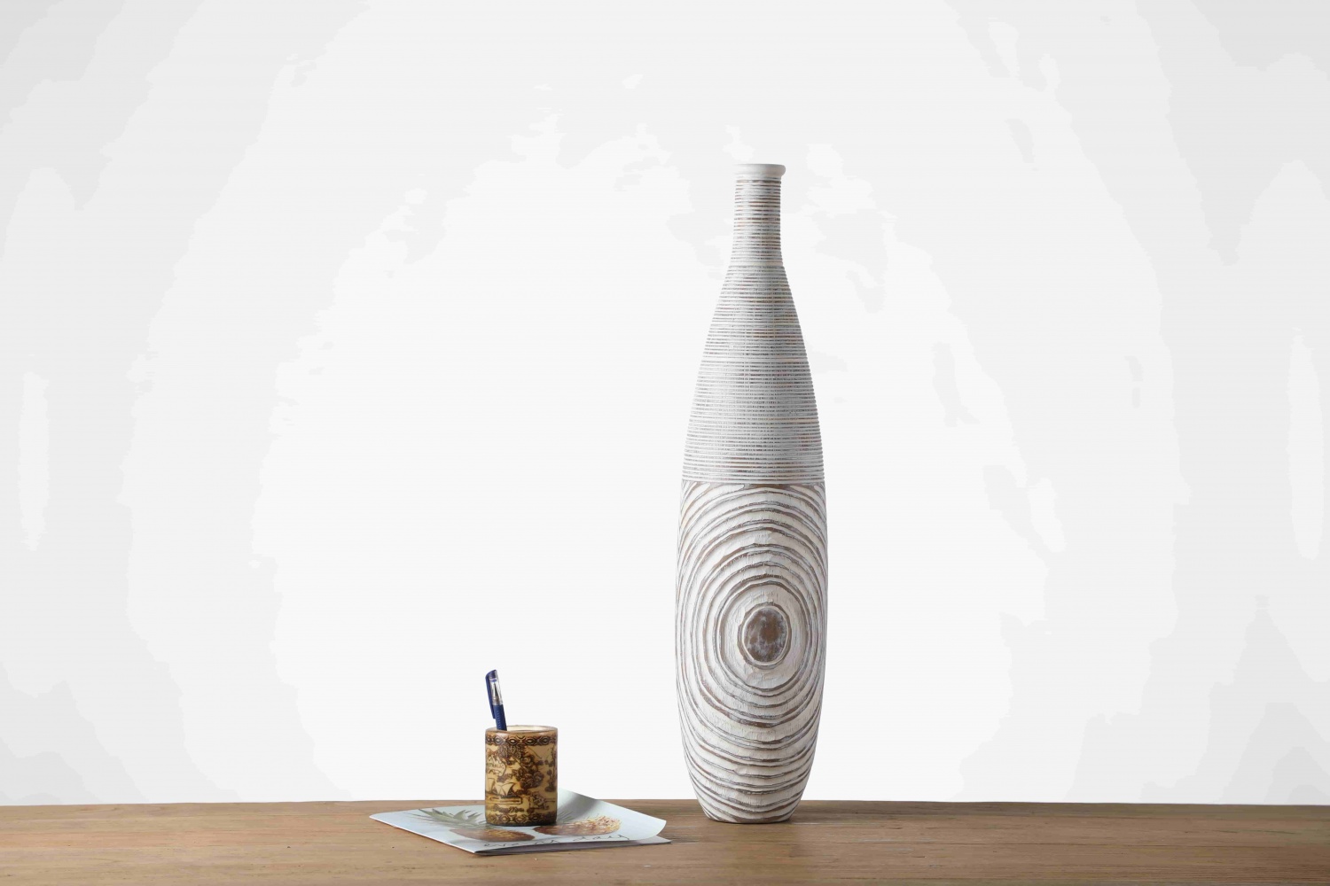 Eco-friendly polyresin ornament white home decor Vase luxury modern vase