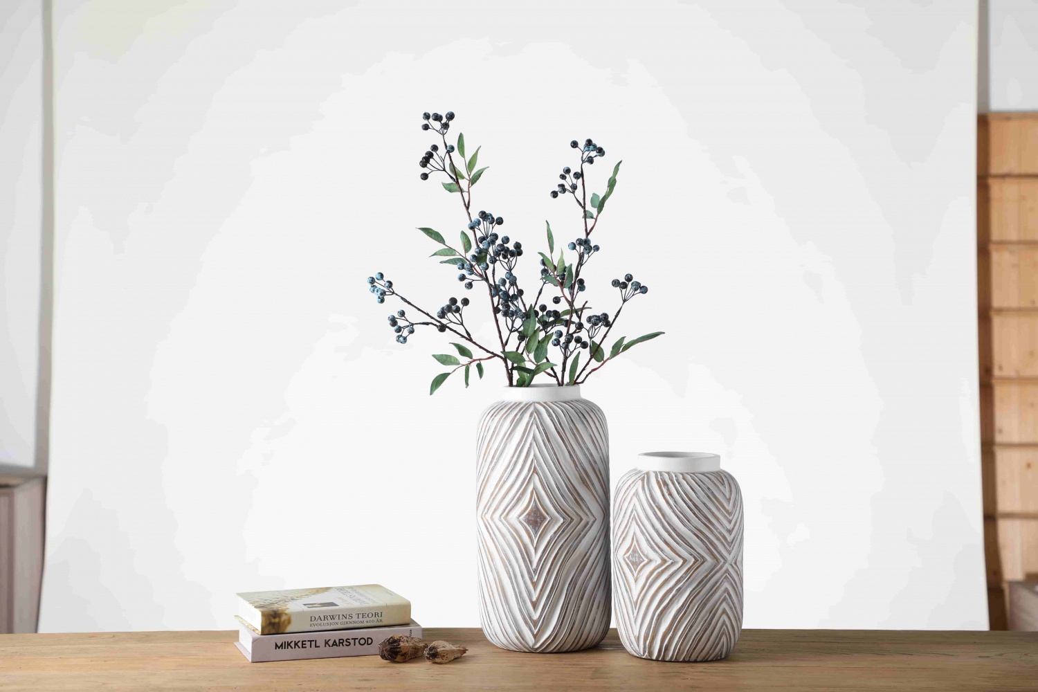 Best Selling Ornament Retro Vintage Luxury White Vase For Wedding