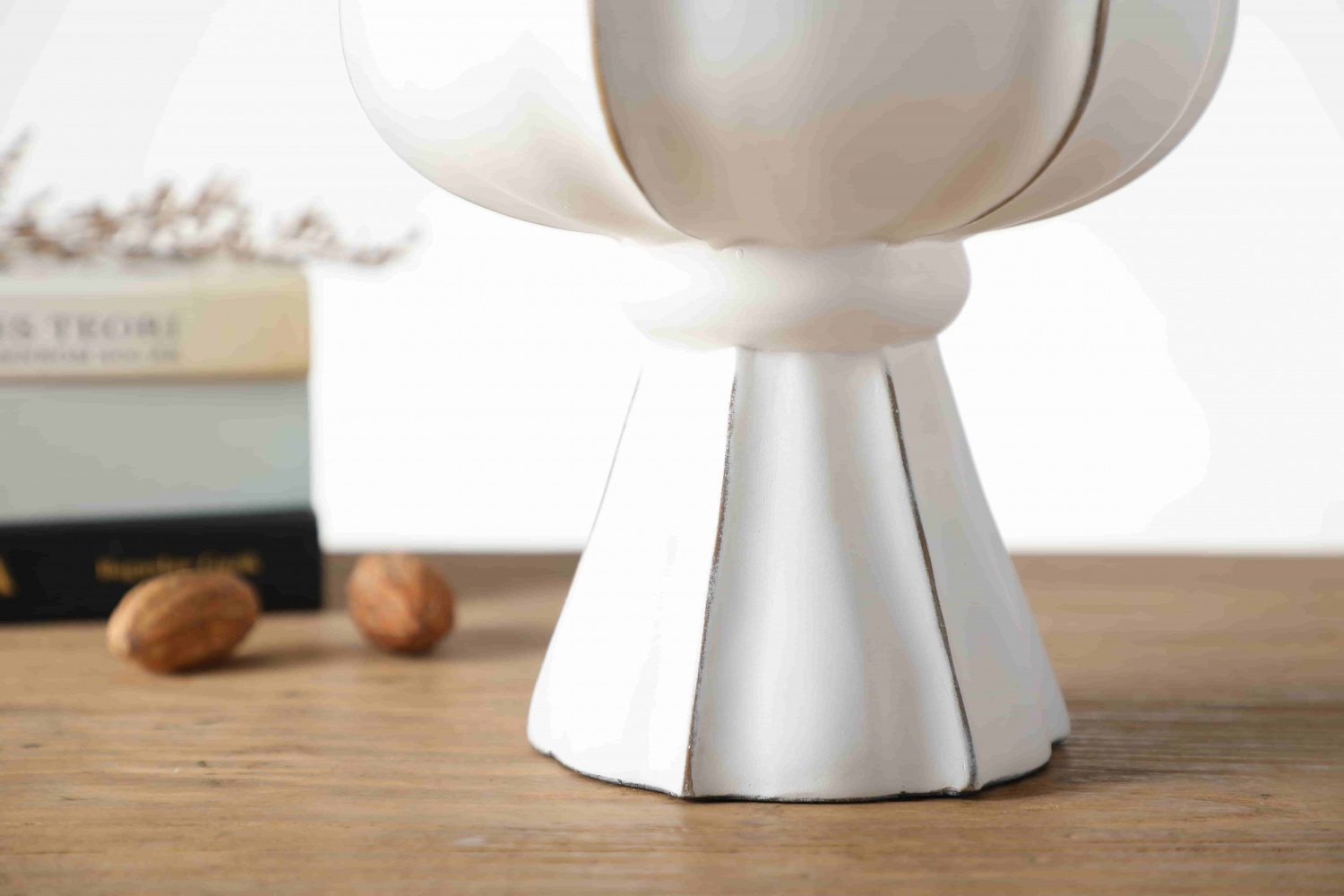 Exquisite House Decoration Interior Accessories Vase Decor White Resin Crafts Tall Flower Vase For Wedding Decor