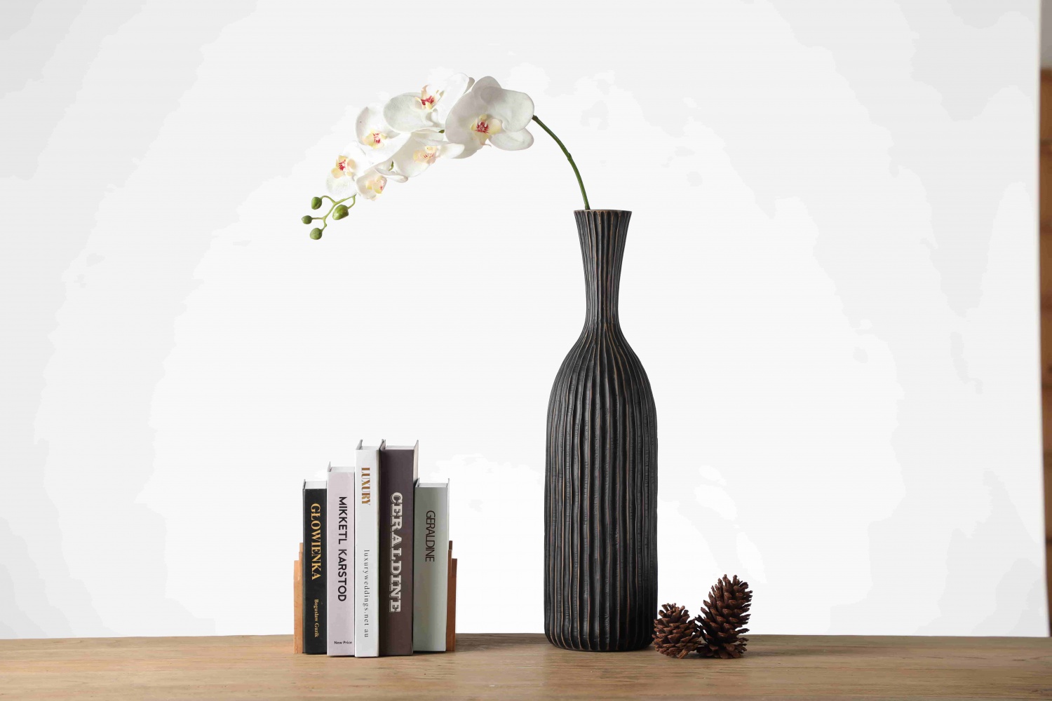 New arrival large chinese floor vases embossed long neck decorative luxury polyresin vase for home decor