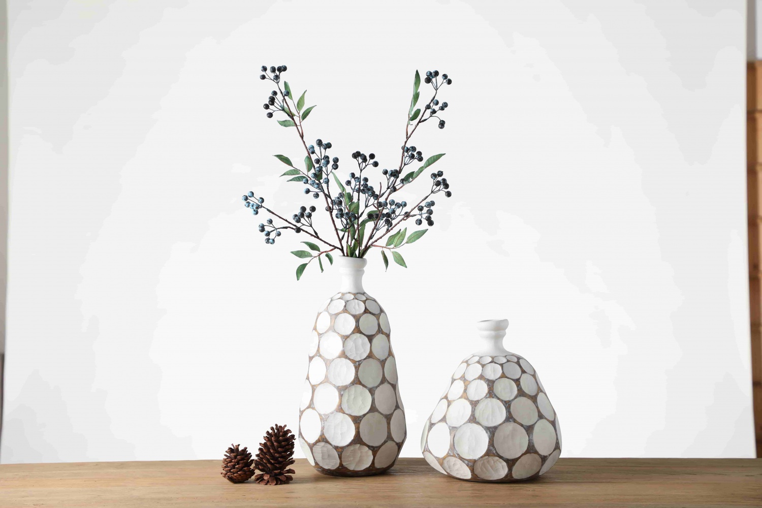 Graceful relief surface design handmade white vase art decoration ornaments resin flower vase for wedding decor