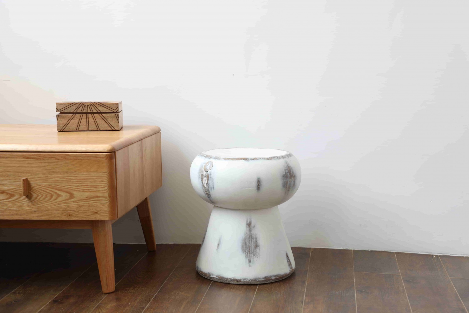 Wholesale Nordic Style Sublimate Home Decor Resin Hand Resin Round foot stool