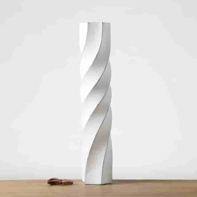 Wholesale resin crafts & gifts modern design simple style white ornaments living room goods decoration floor resin vase