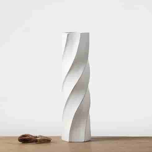 Wholesale resin crafts & gifts modern design simple style white ornaments living room goods decoration floor resin vase