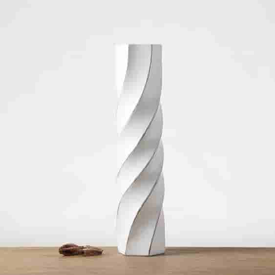 Wholesale resin crafts & gifts modern design simple style white ornaments living room goods decoration floor resin vase