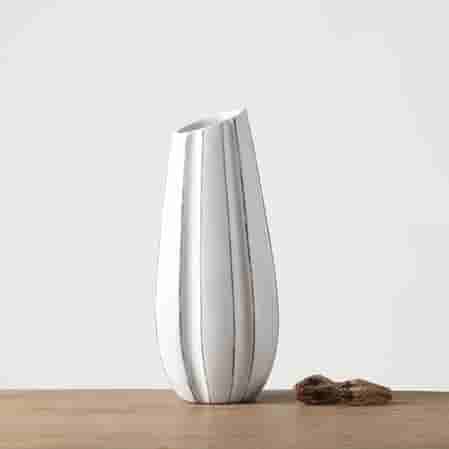 Nordic Creative Design Home Decor Nordic White Art Vase Table Top Resin Flower Vase For Home Decor