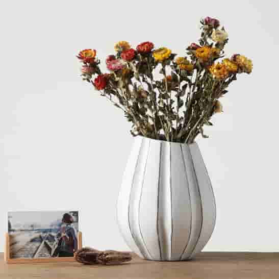 Nordic Creative Design Home Decor Nordic White Art Vase Table Top Resin Flower Vase For Home Decor