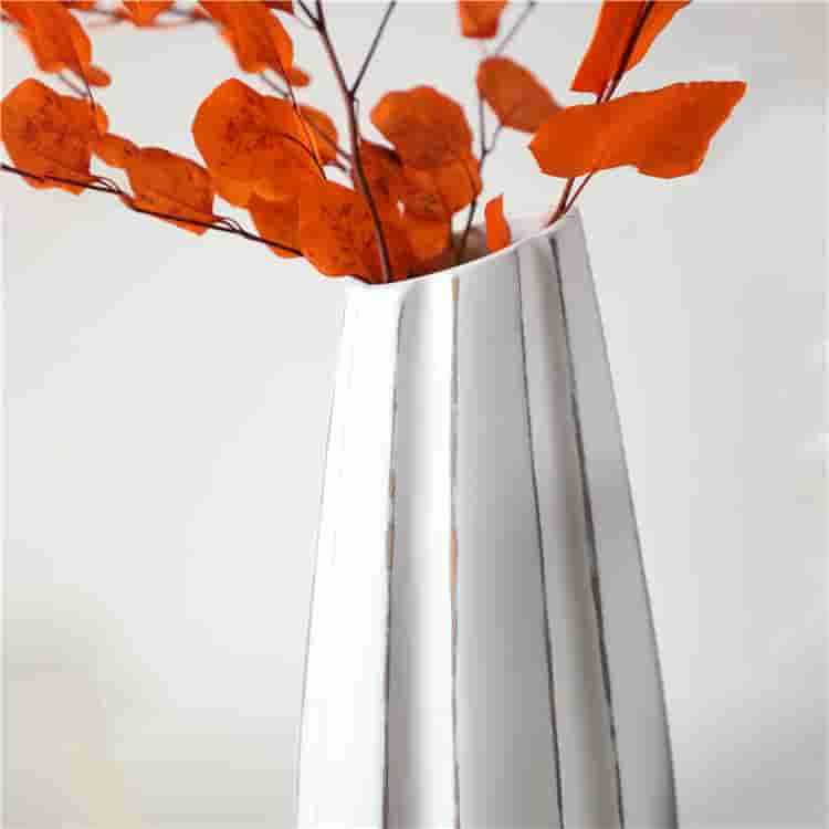 Nordic Creative Design Home Decor Nordic White Art Vase Table Top Resin Flower Vase For Home Decor
