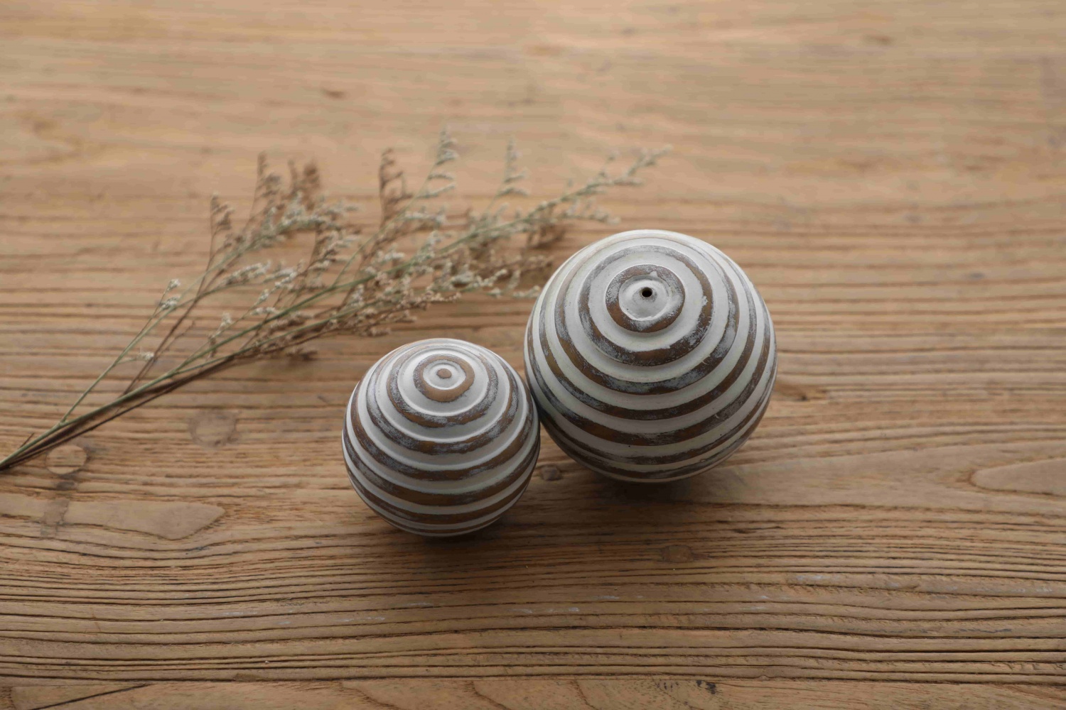 Modern polyresin craft supplies nordic decor resin tray with ball decorations for home