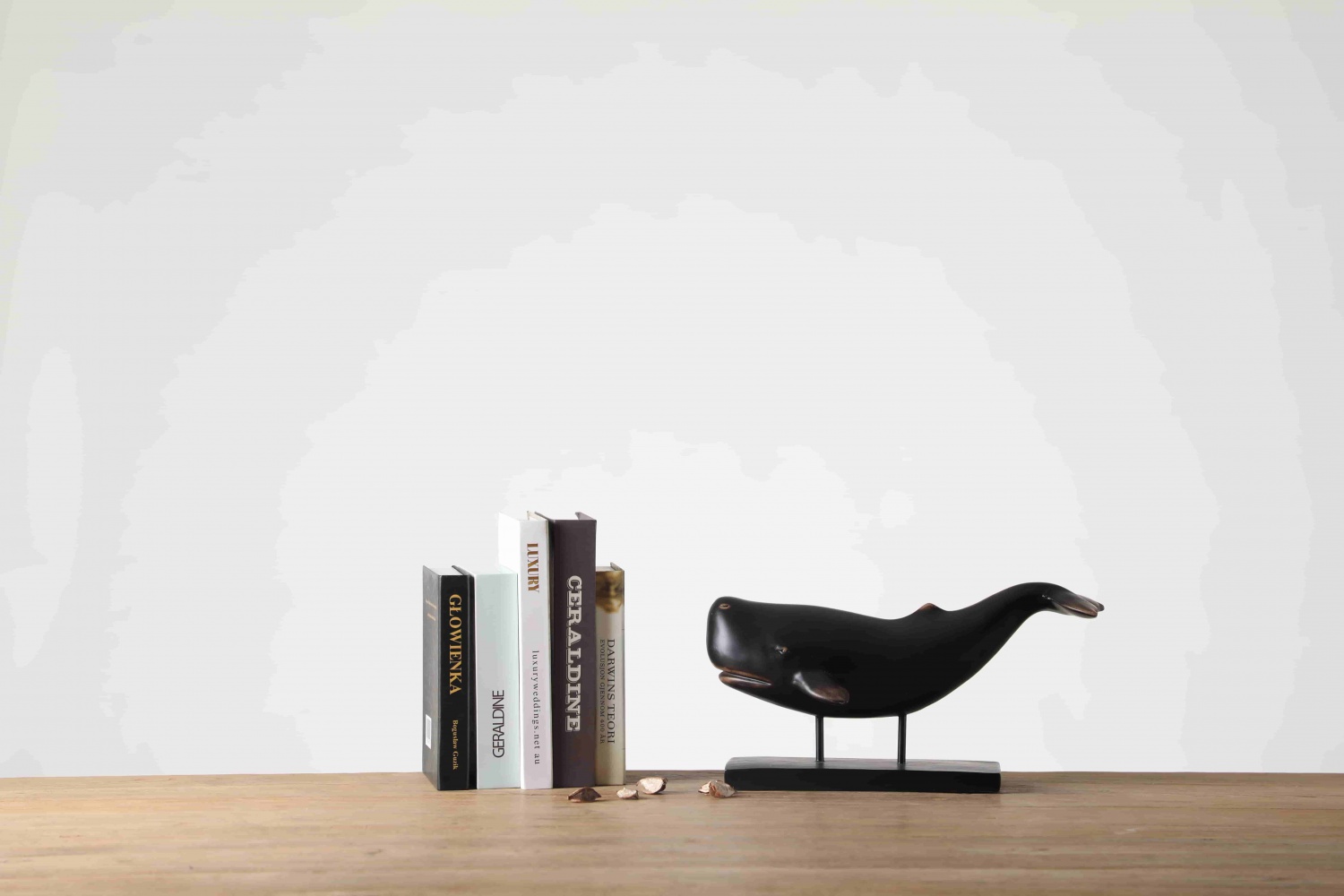 Nordic Modern Figures Desk Decoration Home Living Room Resin Black Whale Statue Resin Crafts Home Decor