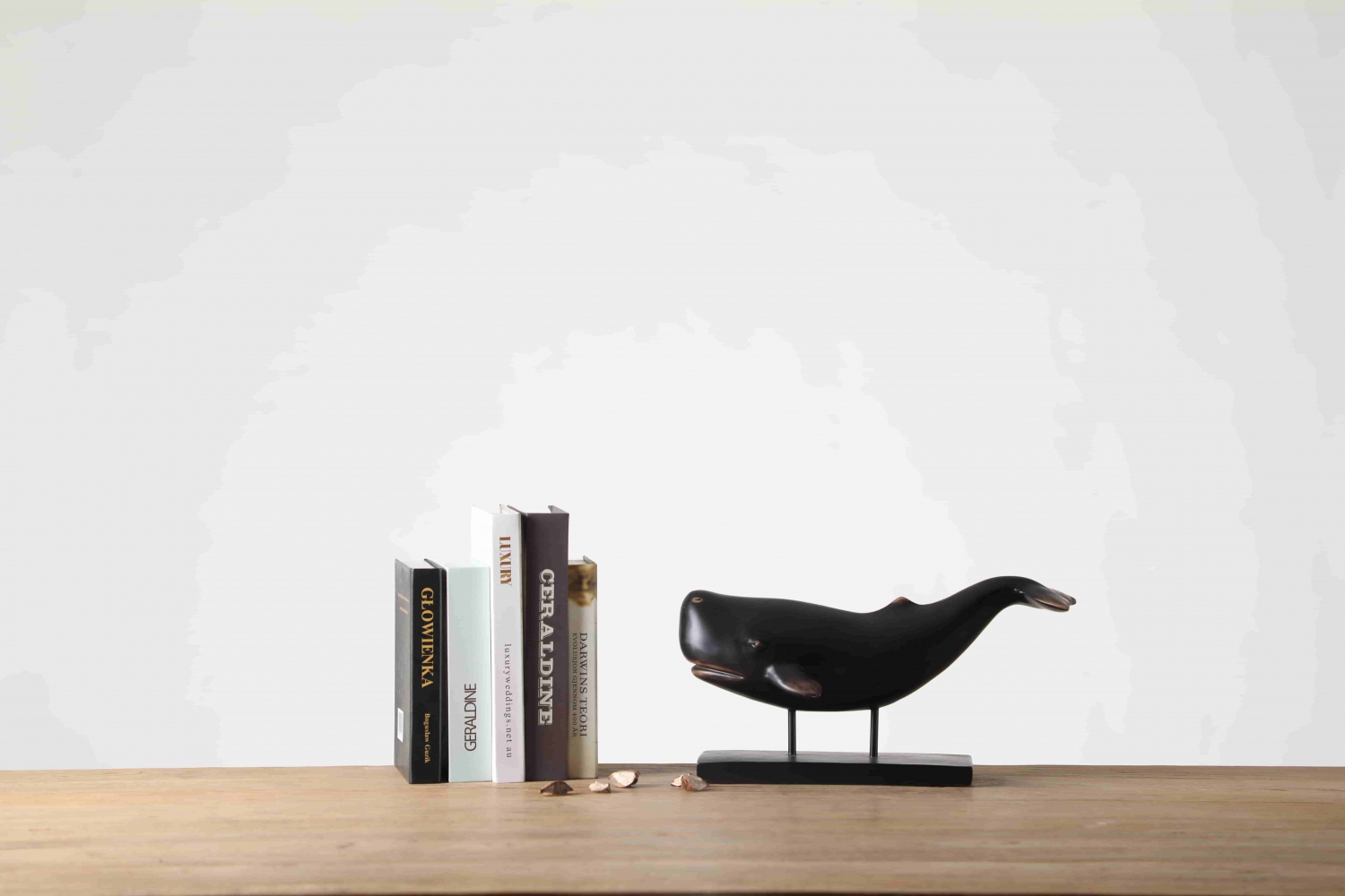 Nordic Modern Figures Desk Decoration Home Living Room Resin Black Whale Statue Resin Crafts Home Decor